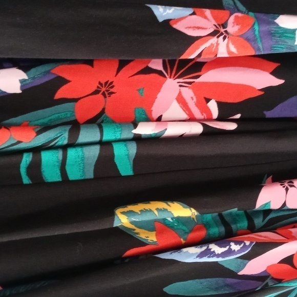 Old Navy medium Cami dress black with floral design - Picture 5 of 7